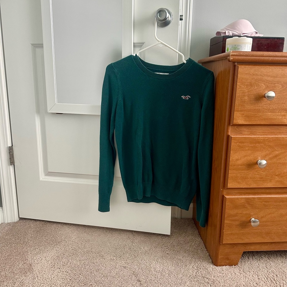 Medium Hollister sweater